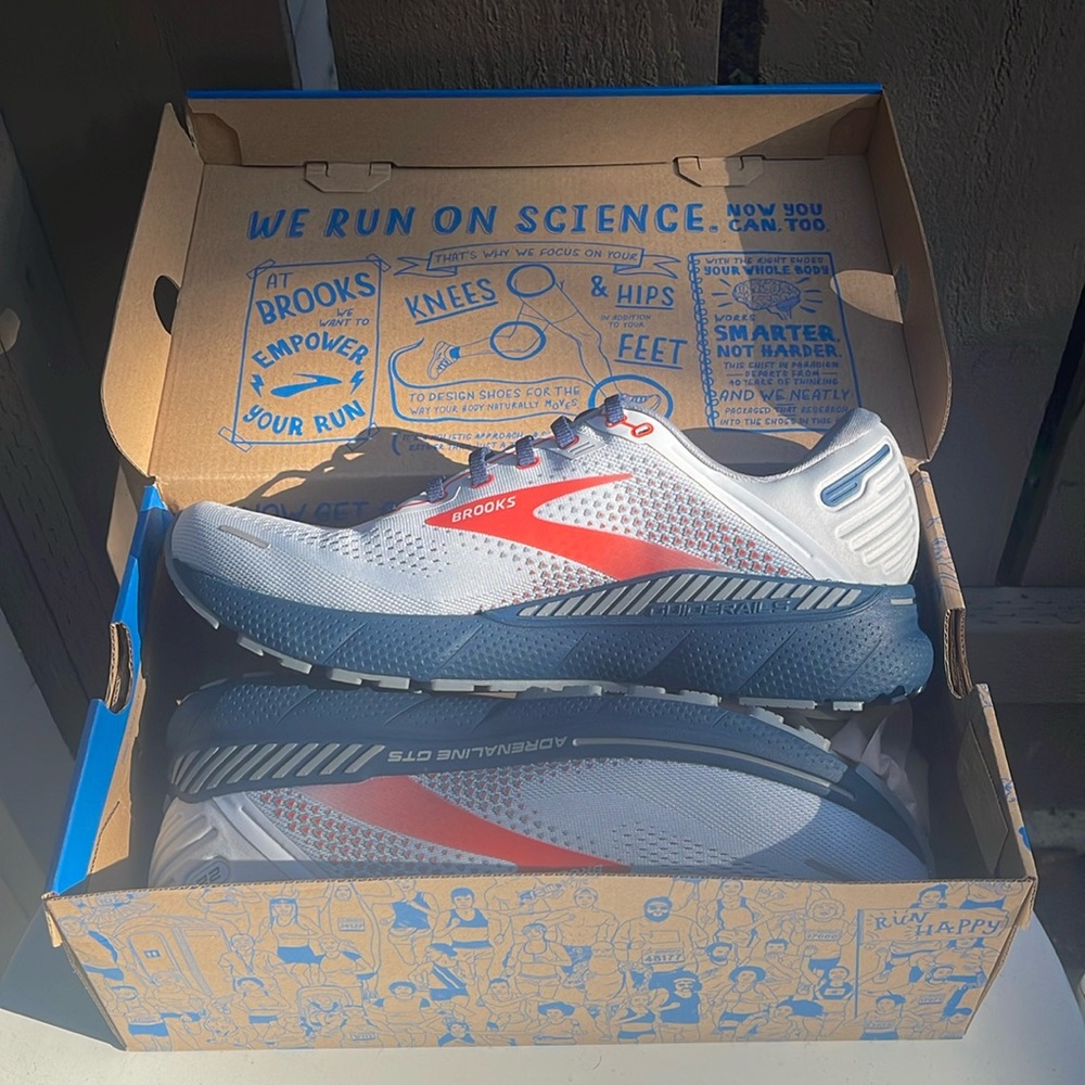 NEW Brooks running shoes, men’s size 11 (USA), medium. Style Adrenaline GTS 22.